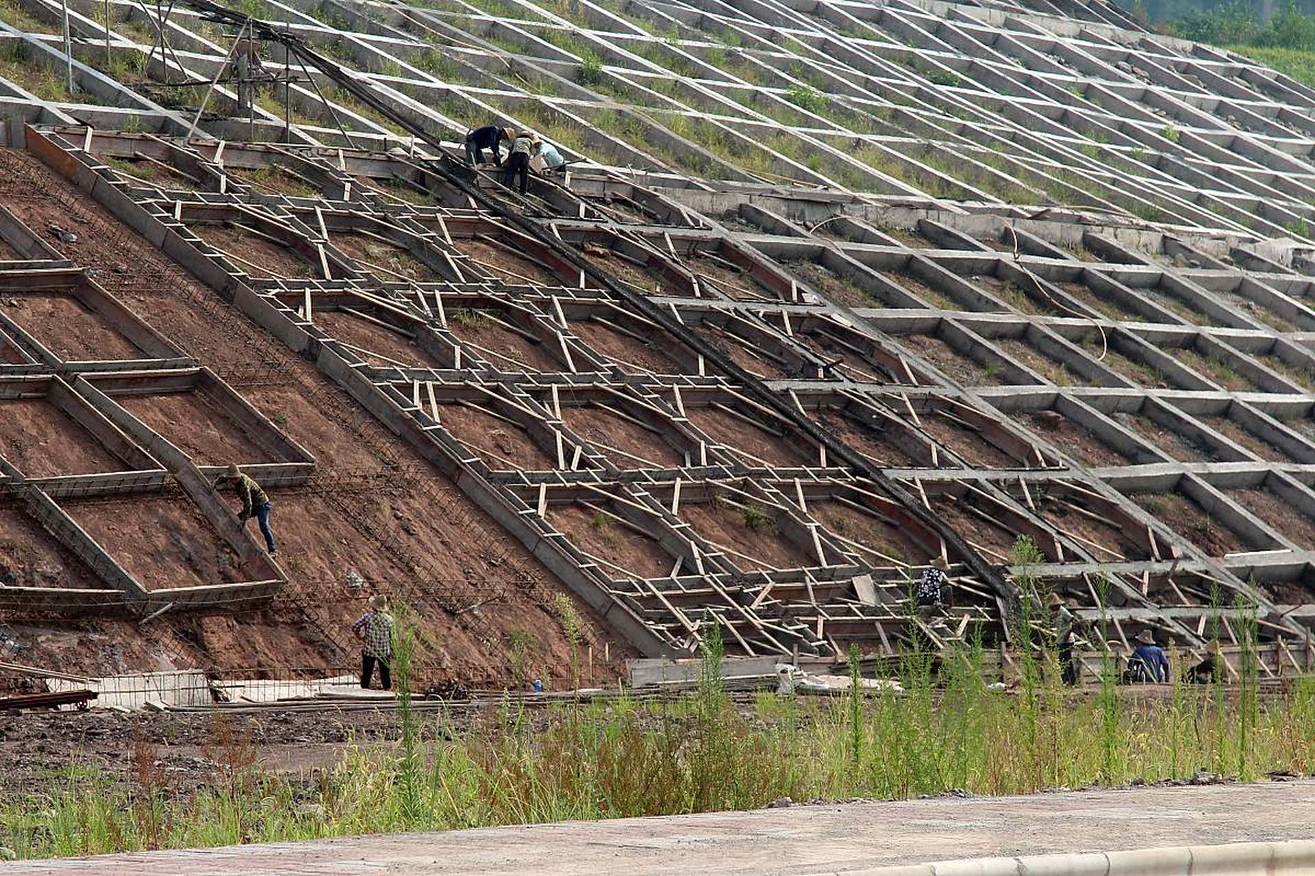 框格梁护坡模具# #框格梁钢模板# 框格梁护坡模具设计原理:设计刹产