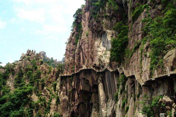 石床峰美景:风景如画的石床峰,无限风光,摄人心魄!尽情地欣赏吧!