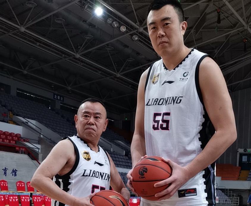 "儿子"韩德君比"父亲"潘长江高55厘米,神奇一幕请看辽宁春晚