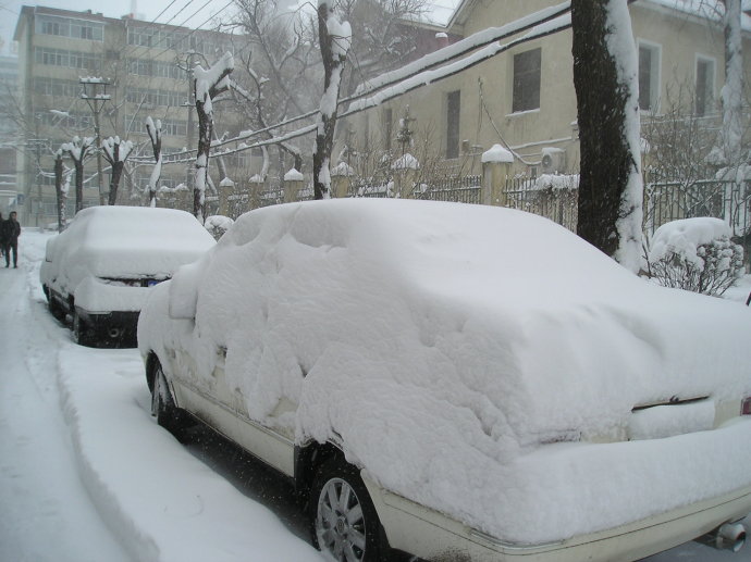 2018年大雪虽然封路但是封不住温暖的人心,看好河南人