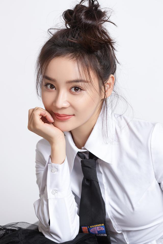 "宅女"吴昕操心工作事业 "仗义"袁姗姗首聊恋爱观