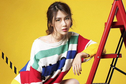 刘晓彤拍摄宣传写真 风格百变彰显女性的优雅