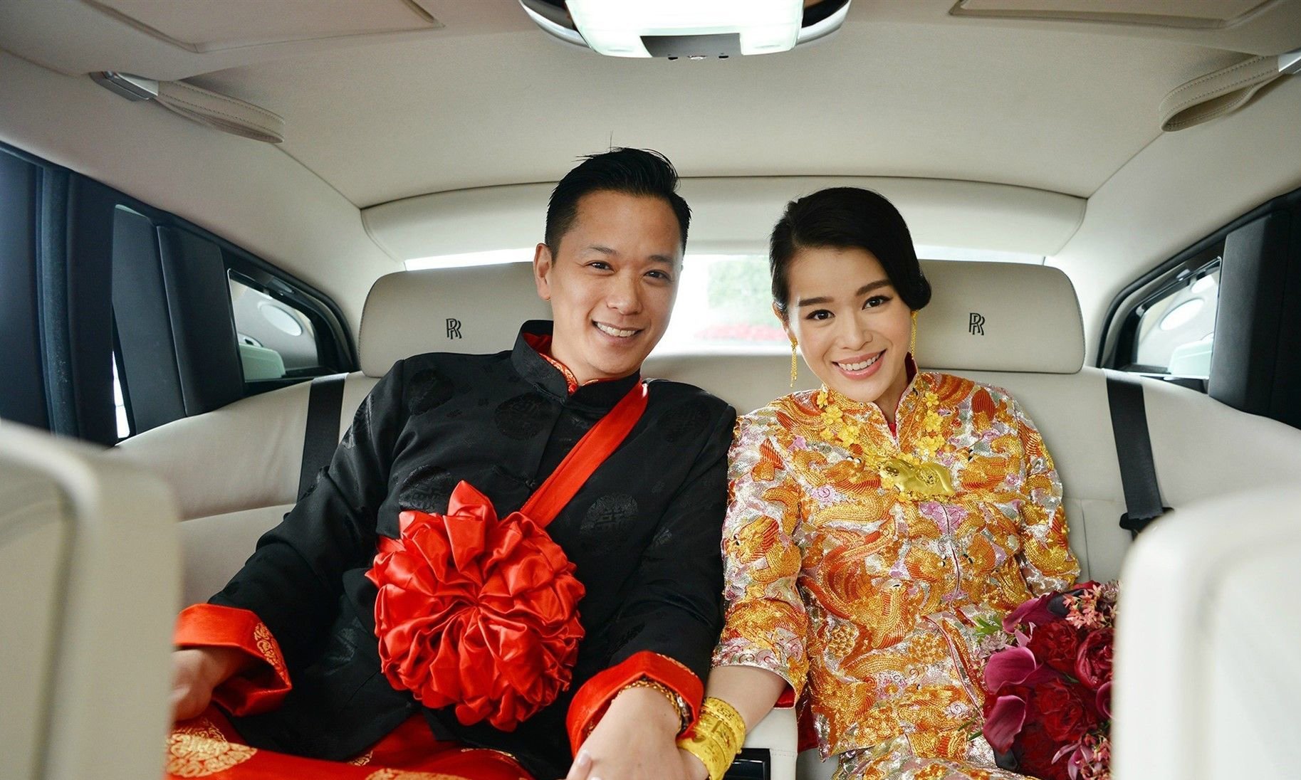 李承德三周年晒结婚照,表白自己妻子胡杏儿,希望每天都很开心!