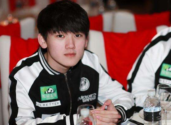 s8最低调的王者——jackeylove,总冠军是ig最低调王者的成人礼