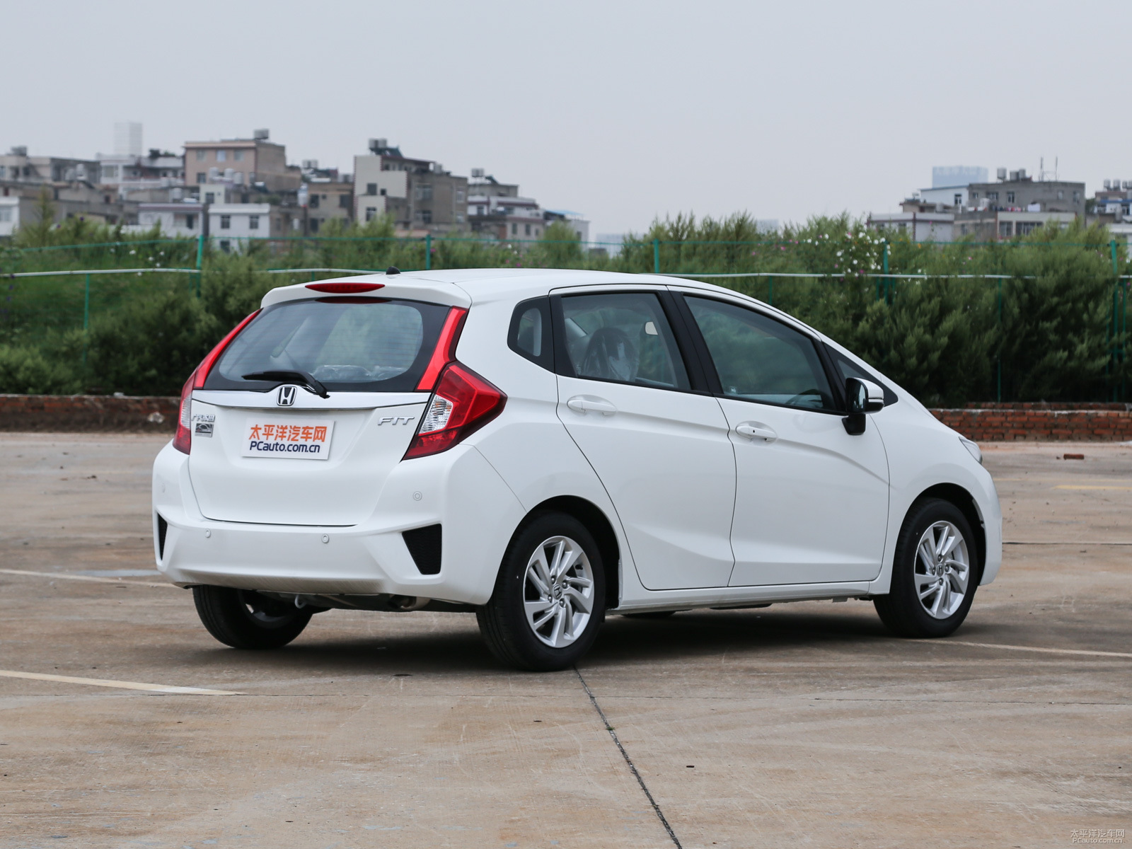 本田飞度跟尼桑骊威哪个好( 本田飞度和日产骊威谁更省油? )