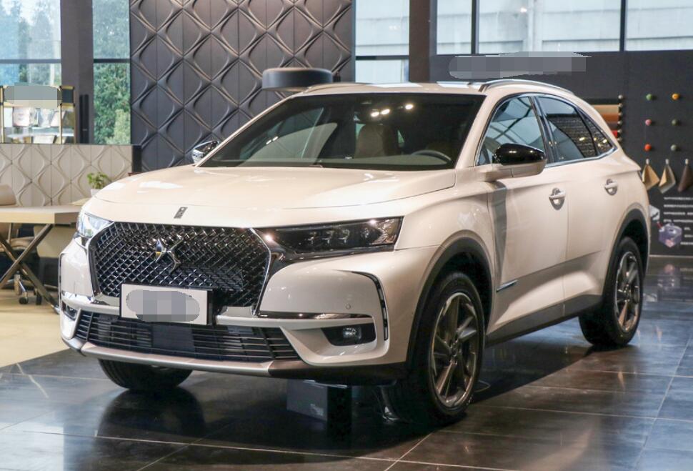 长安psa-ds 7全身设计比例很协调,方向盘很好控制,气场非常足!