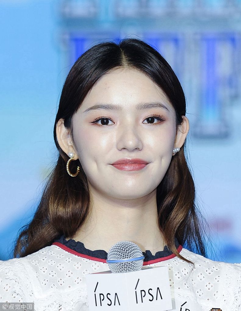 林允用满脸胶原蛋白回应"发胖说" 肌肤若瓷娃娃笑容甜化人