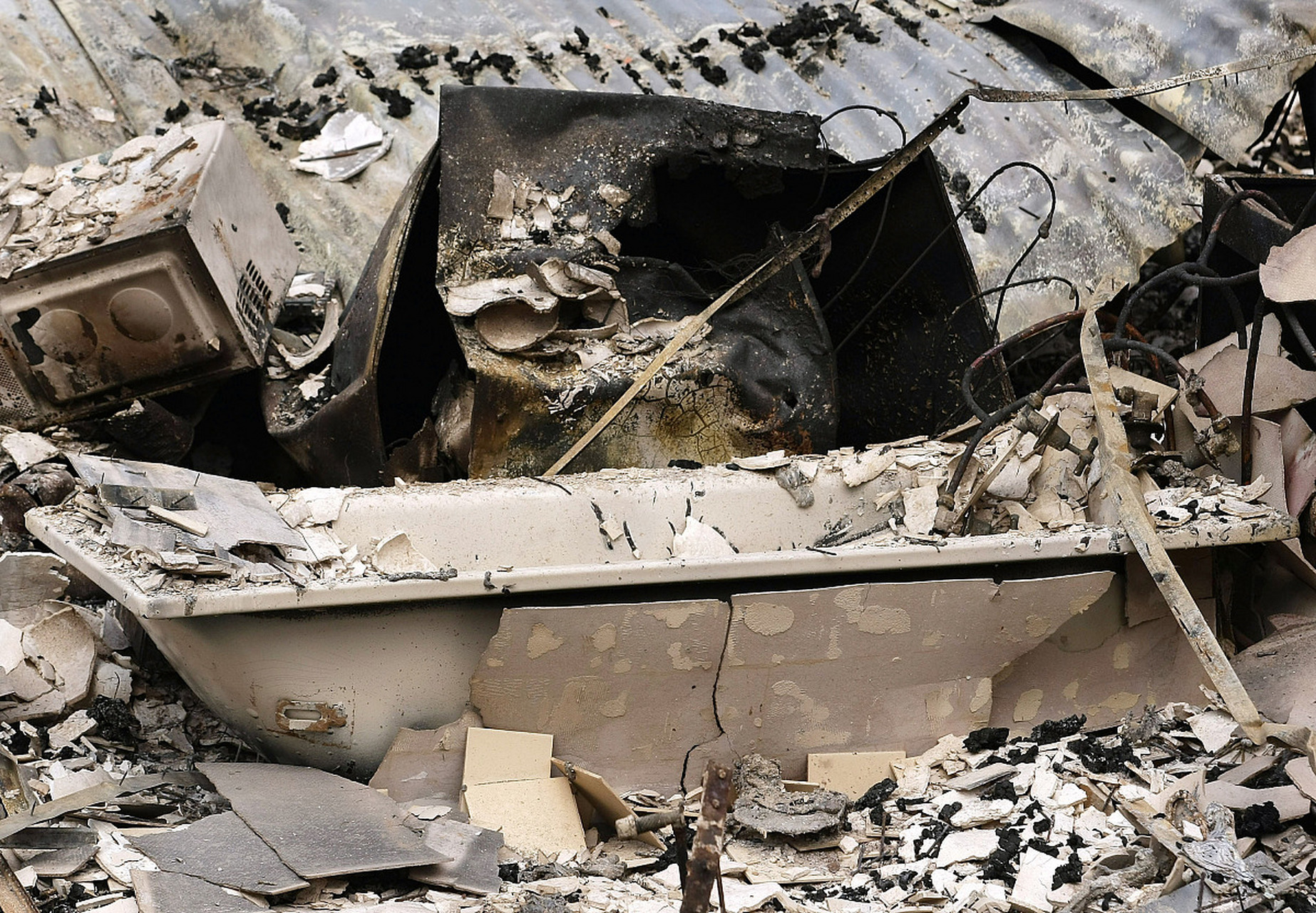 突发,以色列装甲部队在加沙遭受重创,3辆梅卡瓦坦克被摧毁,伤亡惨重.