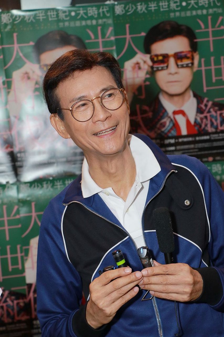 郑少秋帅了一辈子,也是花心了一辈子,数段恋情,两段婚姻,四个女儿.