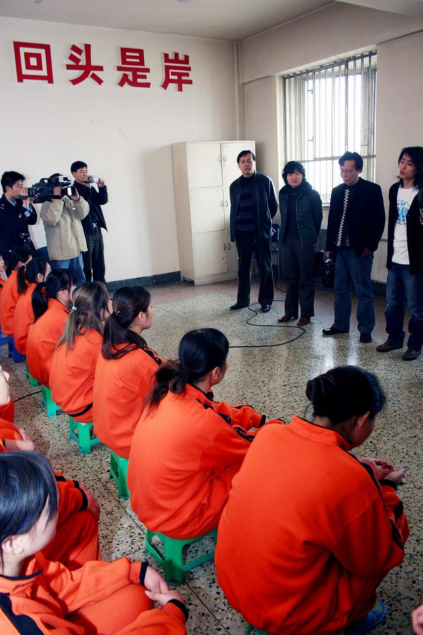 妻子怂恿丈夫亲自开车回家,却发生了意外,最终夫妻俩同时被送进看守所