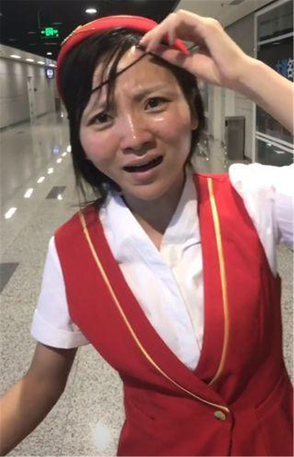 "最丑空姐"走红,给她5分钟,她还你一个范冰冰,让领导都闭嘴