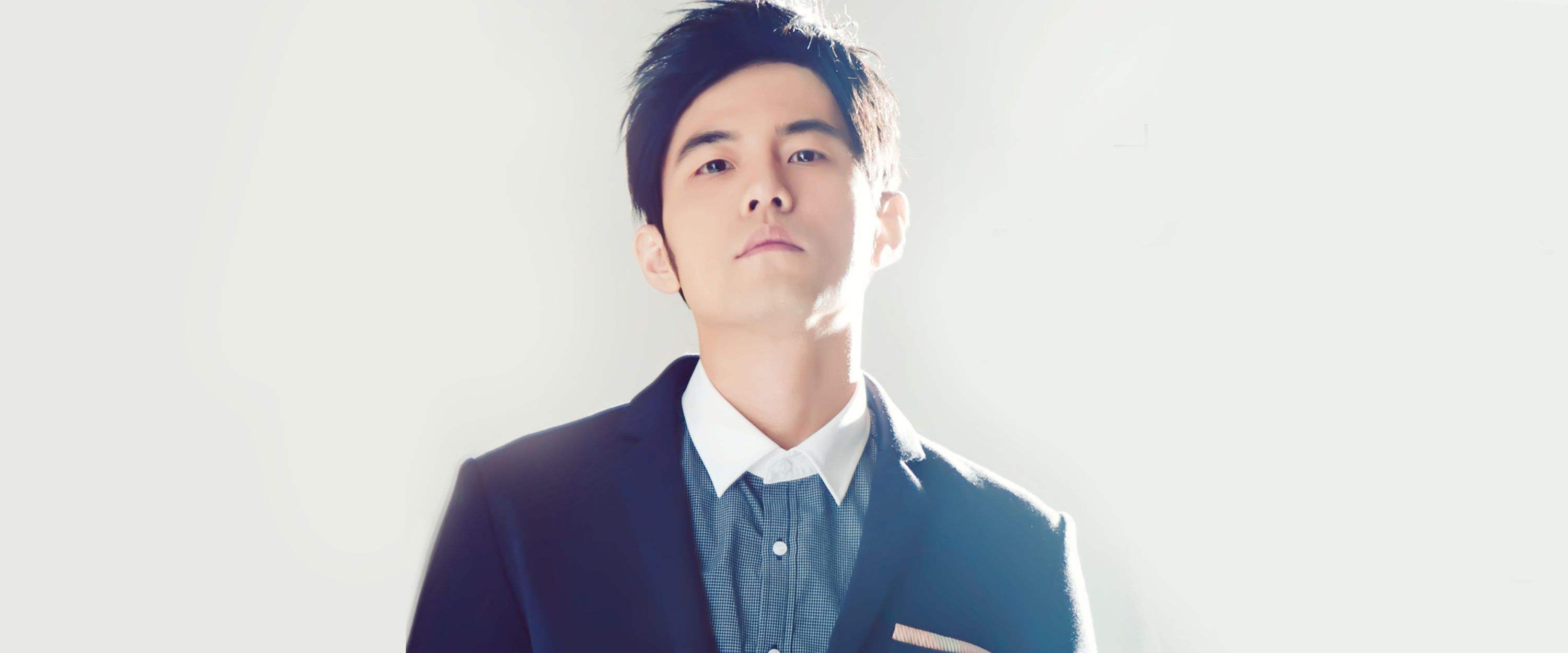 三年二班的周杰伦同学今天生日,请大家送上祝福!