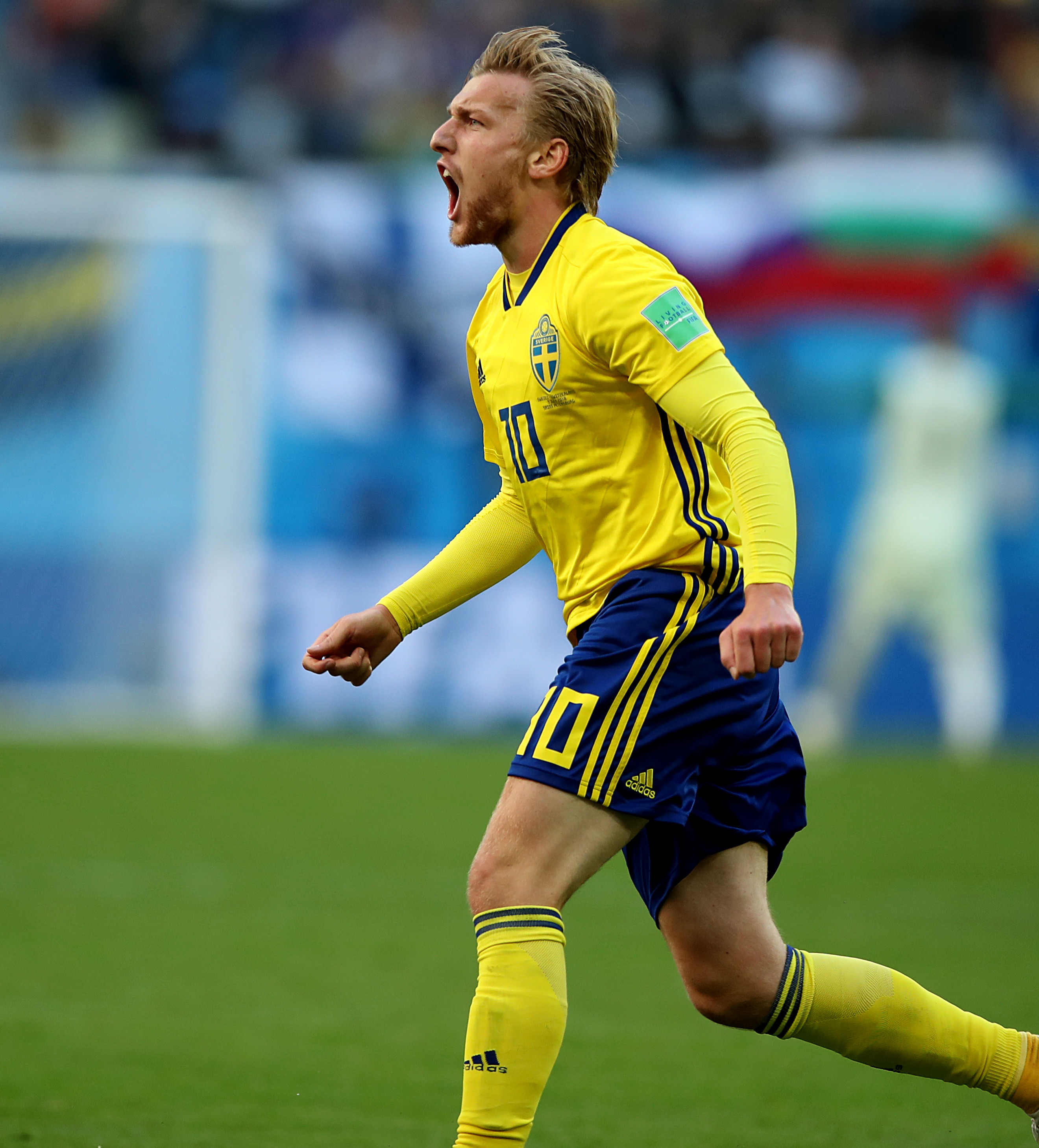 足球——八分之一决赛:瑞典队福斯贝里进球(9)