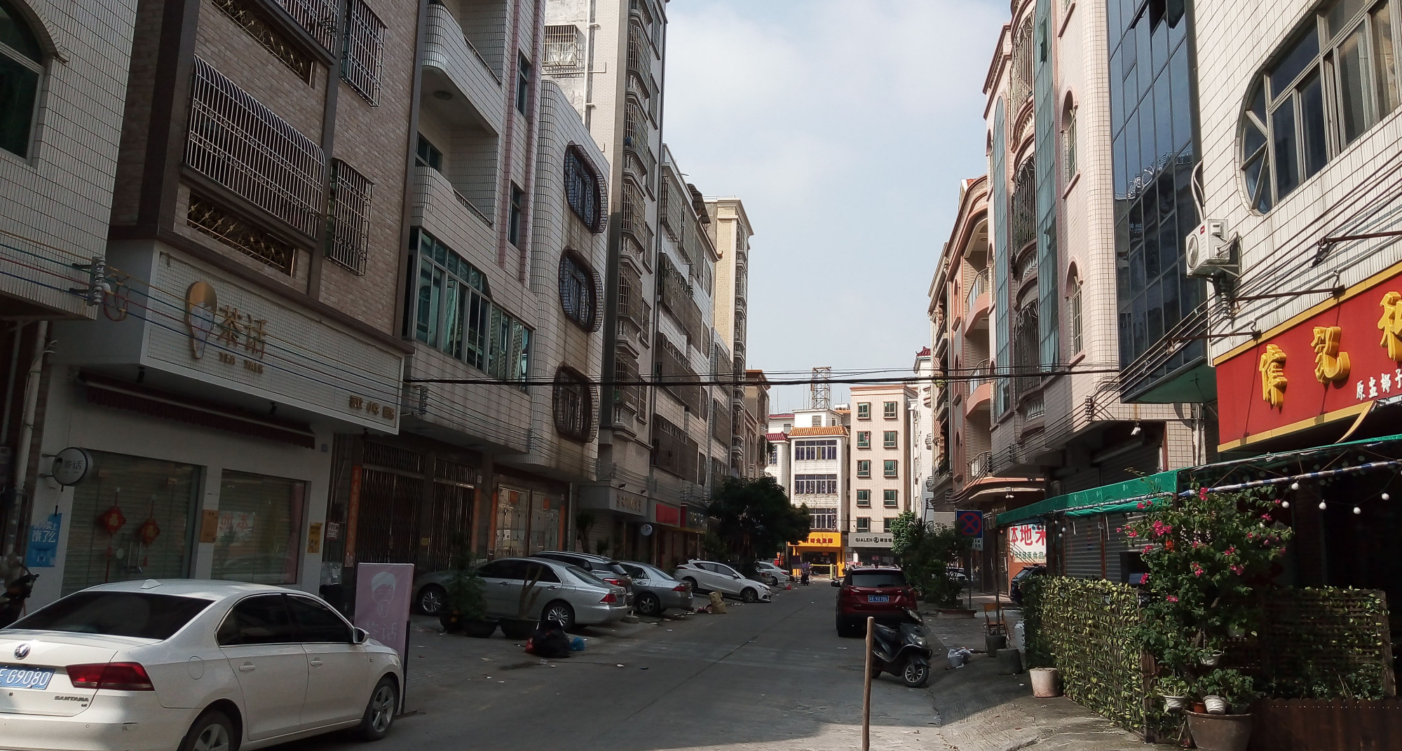广东吴川市黄坡镇市场附近实拍,你们来过这个镇吗?