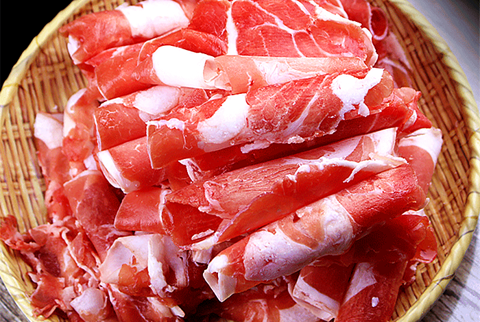 买羊肉卷时,看见这3点要注意,都是人工合成的,价格便宜也别买