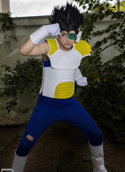 贝吉塔.龙珠cos,网友:特兰克斯,你的表情,是上厕所时便秘了是吗?