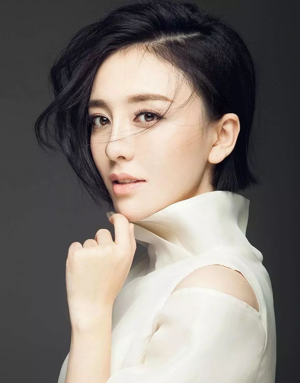 美女老乡吕佳容荧屏玩"变脸"?