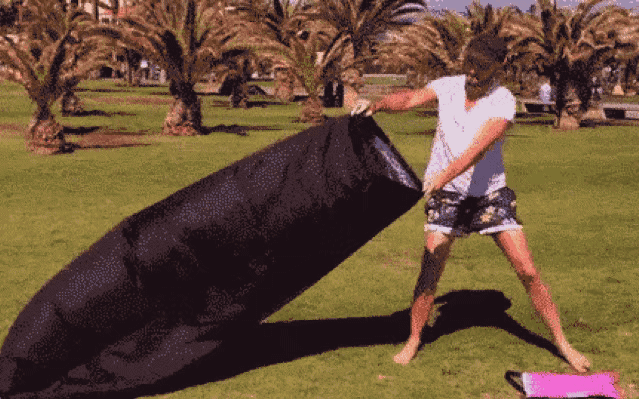 在空中甩一甩就能快速充气,耐磨不漏气,旅游外出必备神器.