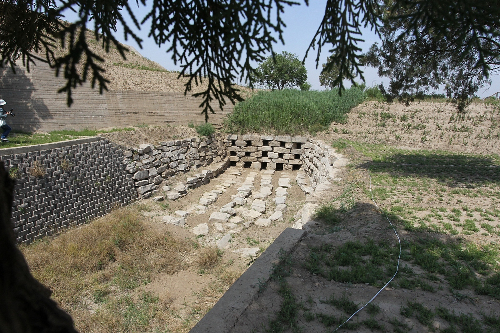 清柳条边遗址是一处古代边墙,见证了清王朝为保障盛京特权利益而修筑