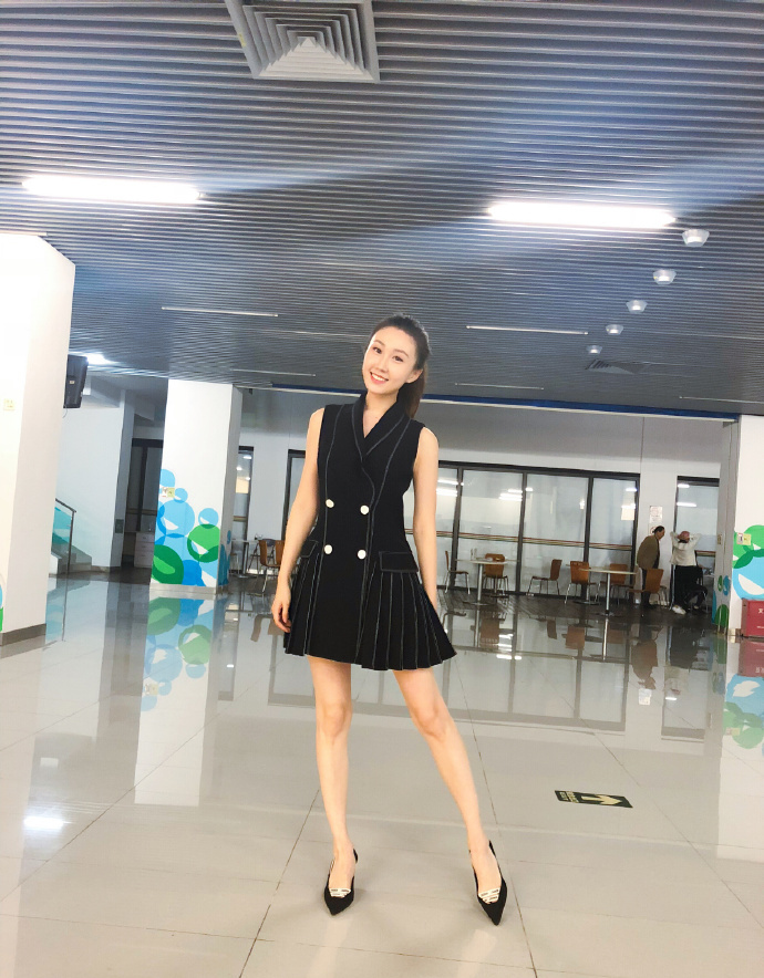 水均益25岁女儿近照曝光,从小品学兼优,青春靓丽不输央视女主持