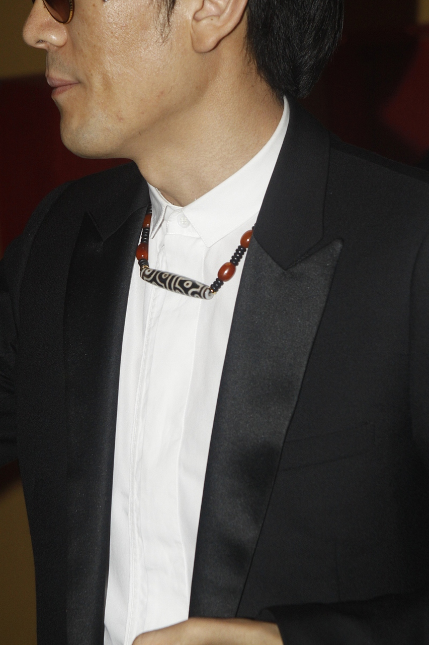 天珠:功夫巨星李连杰收藏的九眼天珠,市场价值一度超过1亿.