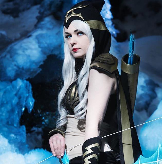 lol寒冰cosplay,艾希小姐姐真的很强!不愧是我当初一眼选中的人