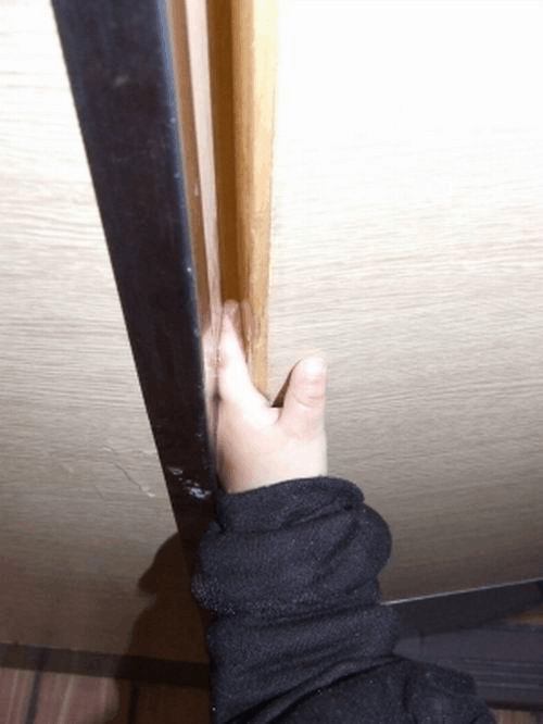 门缝夹住男童手 淄博消防3分钟急救