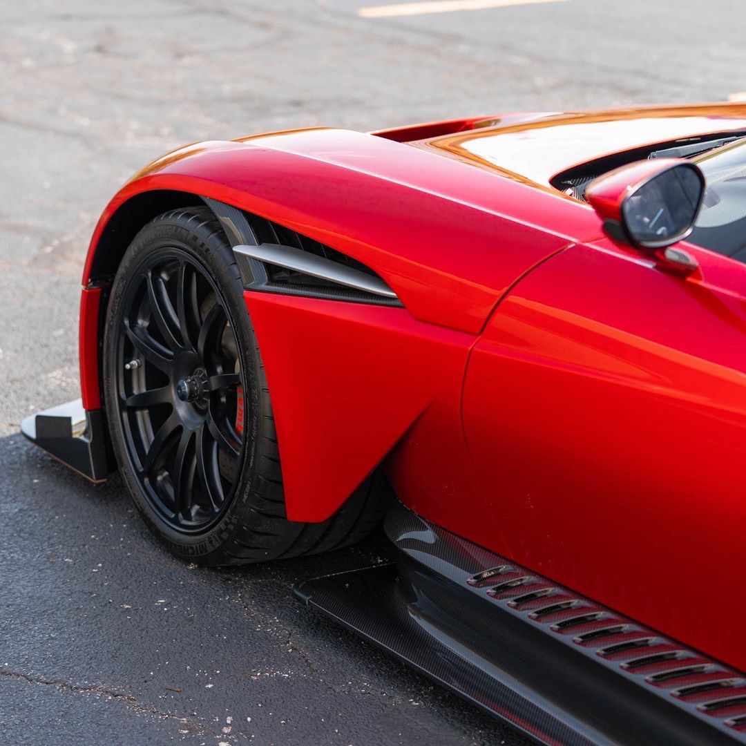 全新阿斯顿马丁vulcan,红色的外观