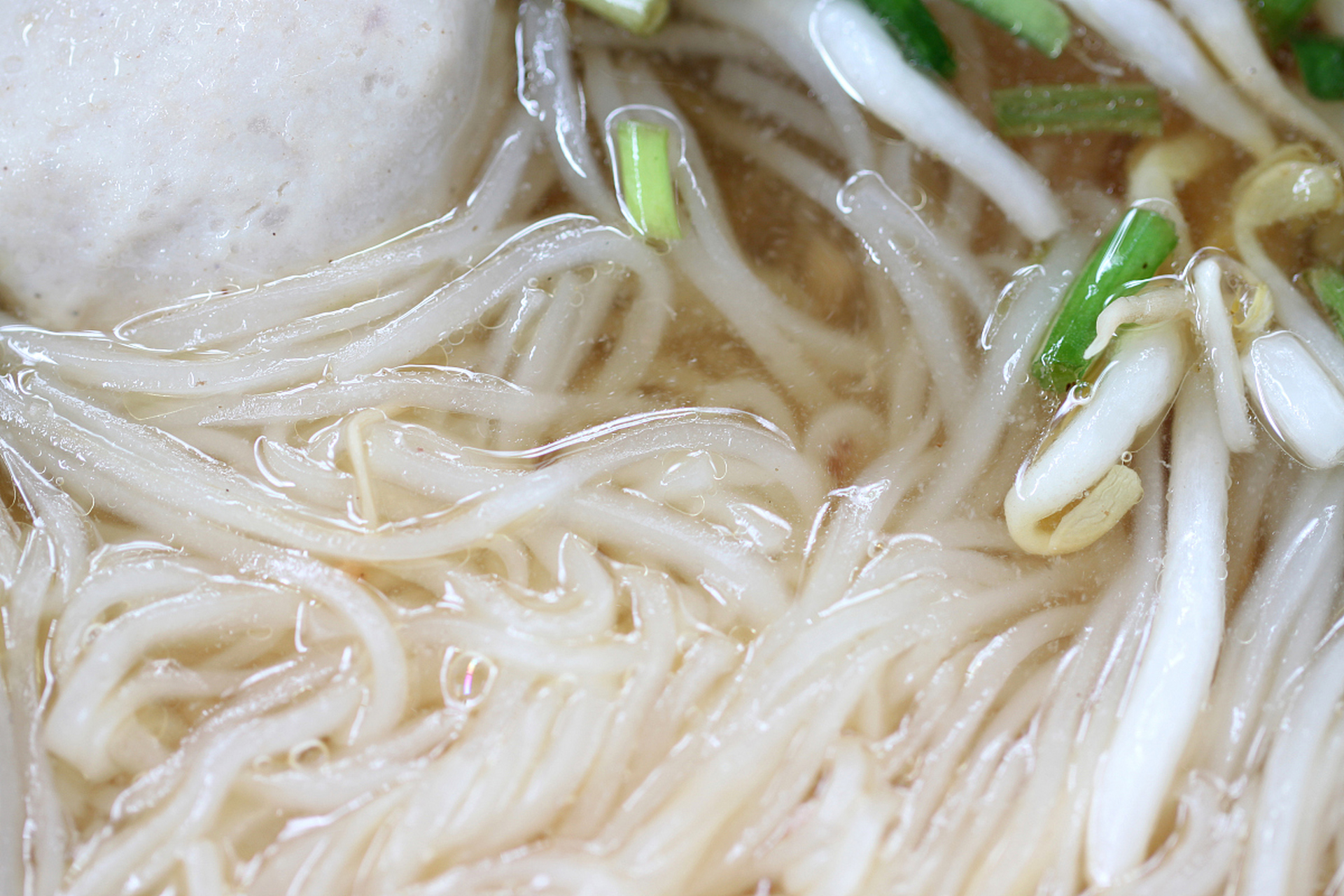 广西罗秀米粉,口感柔韧爽滑,是当地人最爱的美食之一.