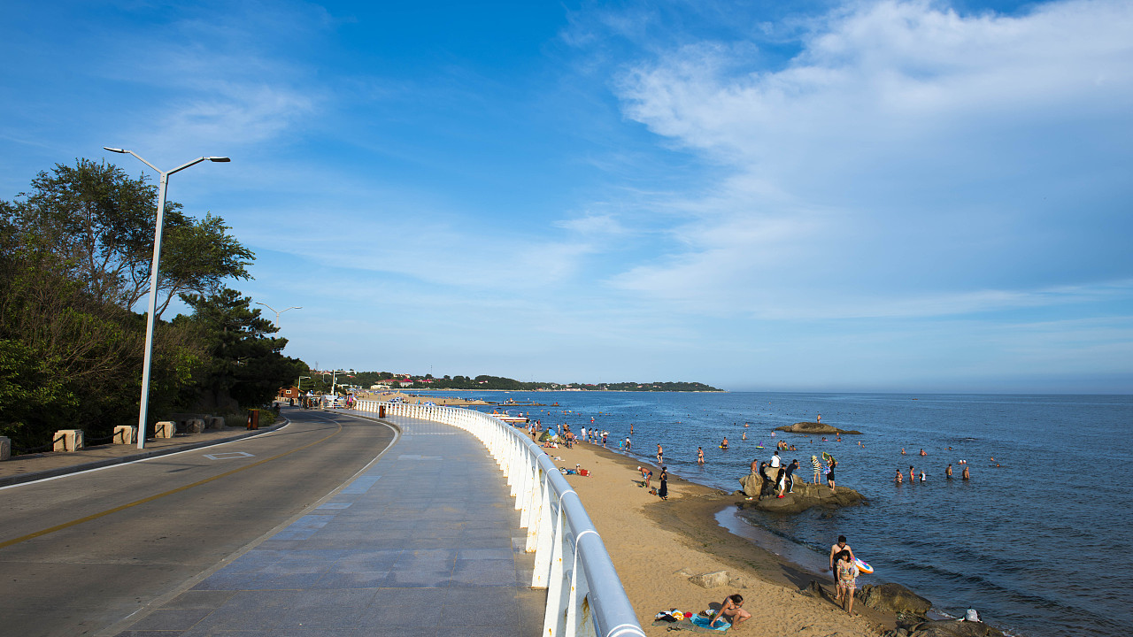 蓝天白云晴空万里,小编教你如何玩转秋季的北戴河!