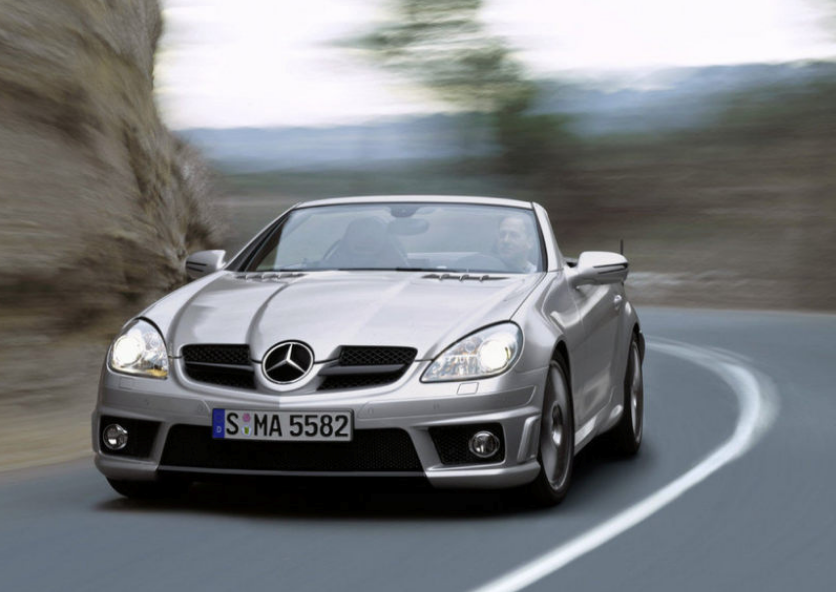 稳重大气够气派的奔驰slk级amg,这车开出去很有面,耐看型!
