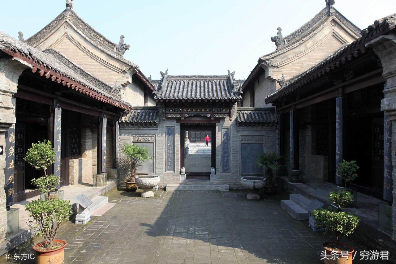 牟氏庄园,又称牟二黑庄园,坐落于栖霞市城北古镇都村(原霞光三路北首)