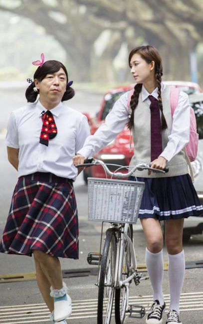 候车室女版黄渤持续走红,黄渤本人发博回应,简直不要太像!