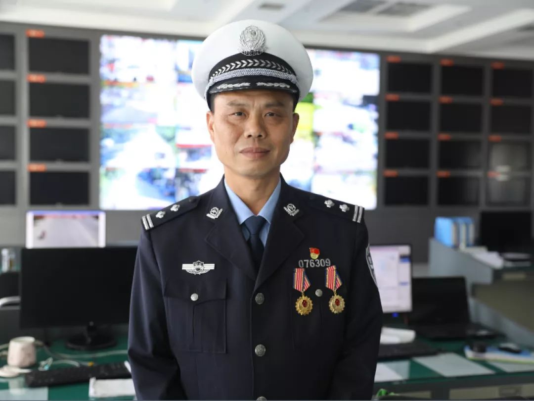 第六届湖北最美警察候选人事迹展播:陈峰