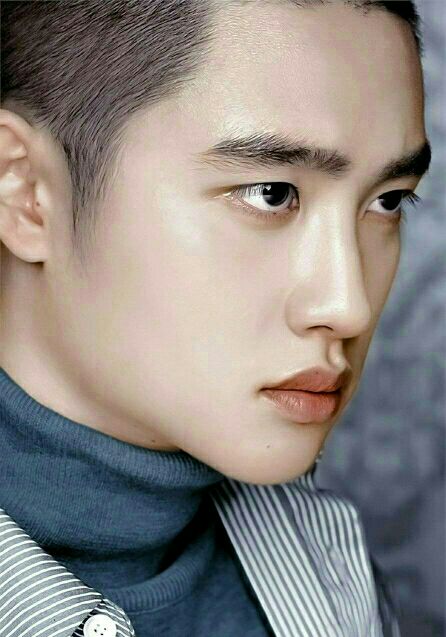 都暻秀,高挺的鼻,绝美的唇形,无一不在张扬着高贵与优雅