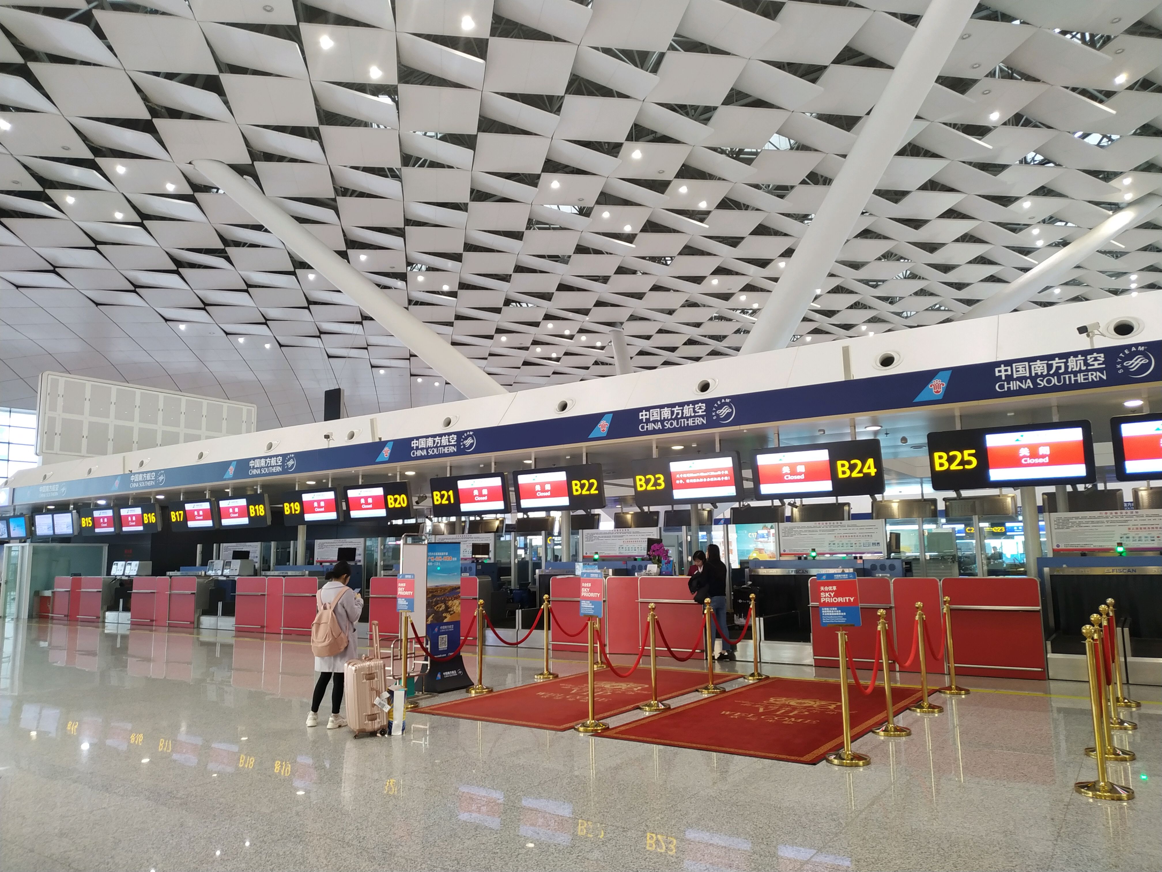 第一次去郑州新郑国际机场原来这么大,真是高端大气!
