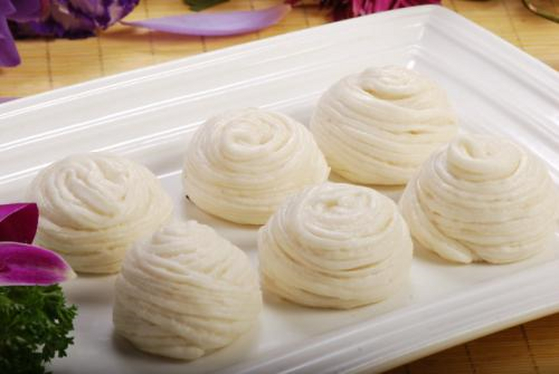 炸银丝卷则是蒸好再炸.#遇见美好# #万物