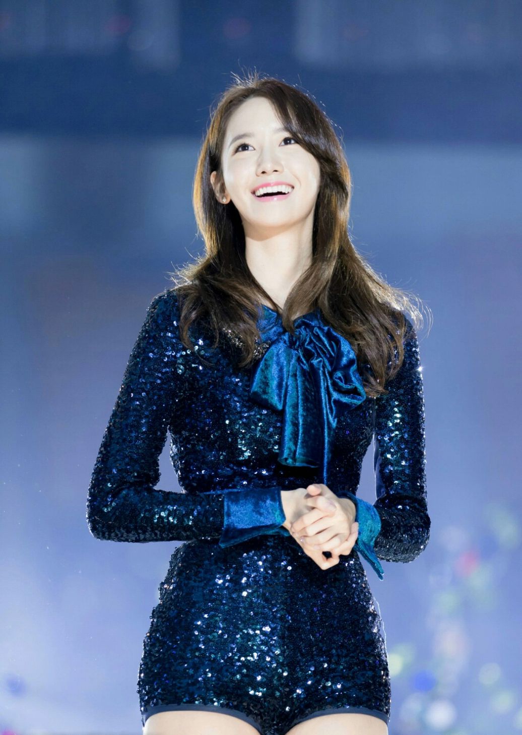 林允儿的舞台造型look,各种风格都hold得住,最后一图太性感了