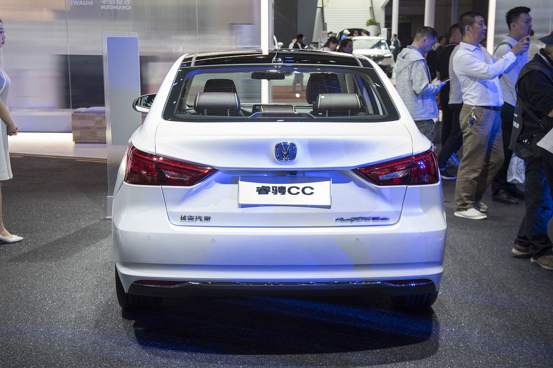 长安汽车raeton cc:融合时尚与性能的杰作  作为一名汽车设计师,我对