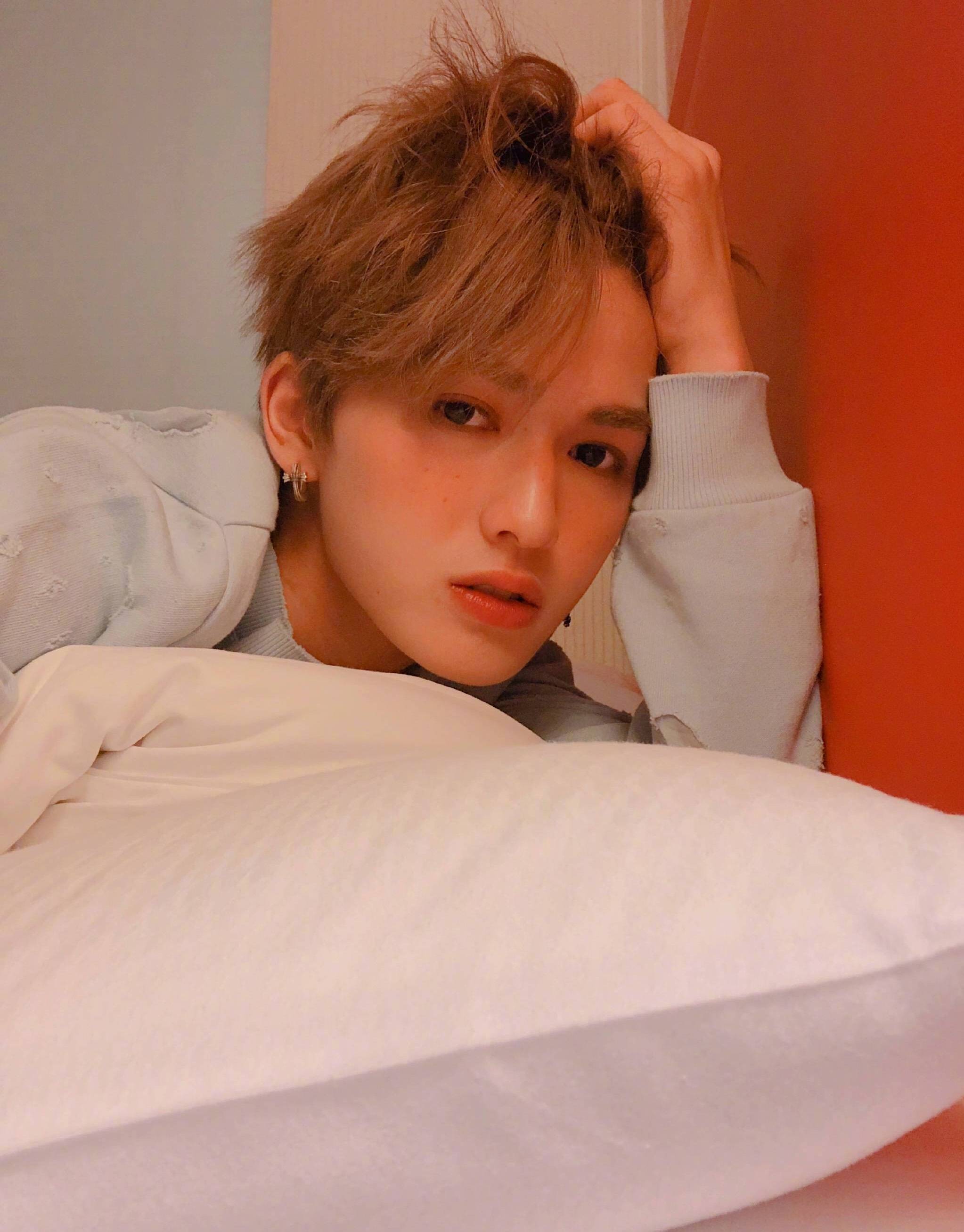 男明星化雀斑妆,蔡徐坤暴露小甜豆属性,吴世勋这神仙颜值啊!