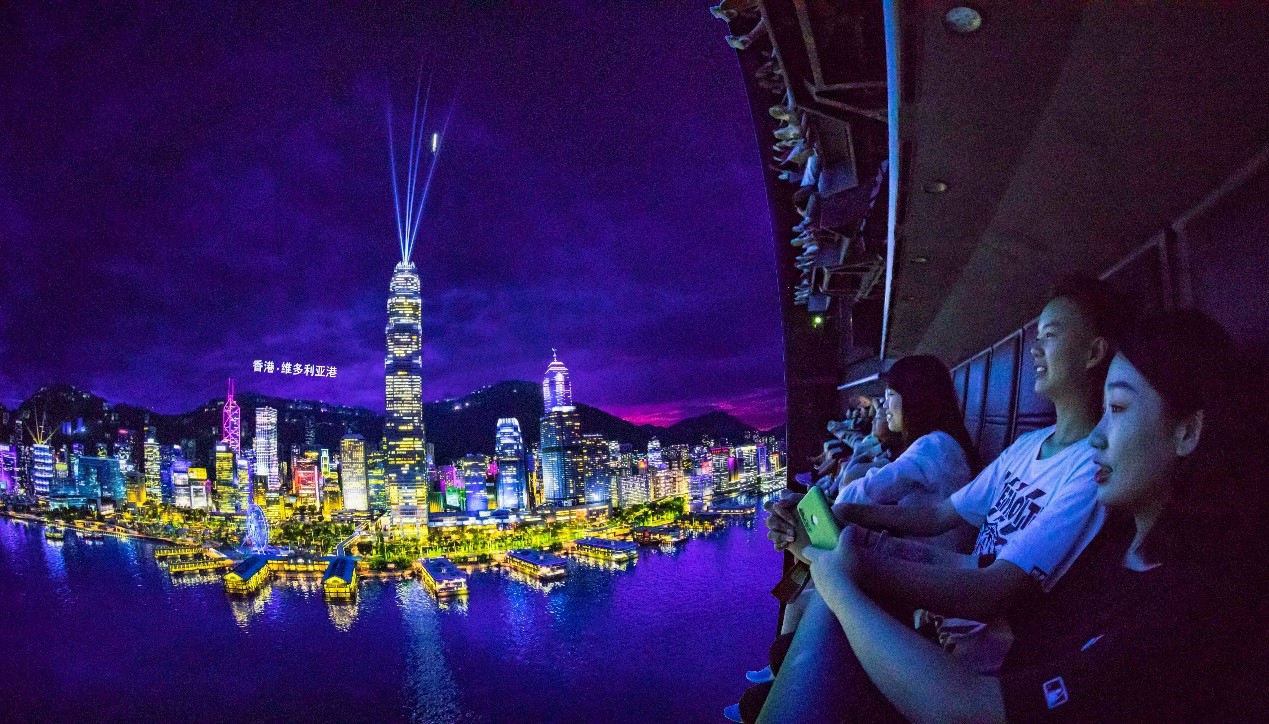 方特《伴你飞翔》特别版献礼国庆70 周年