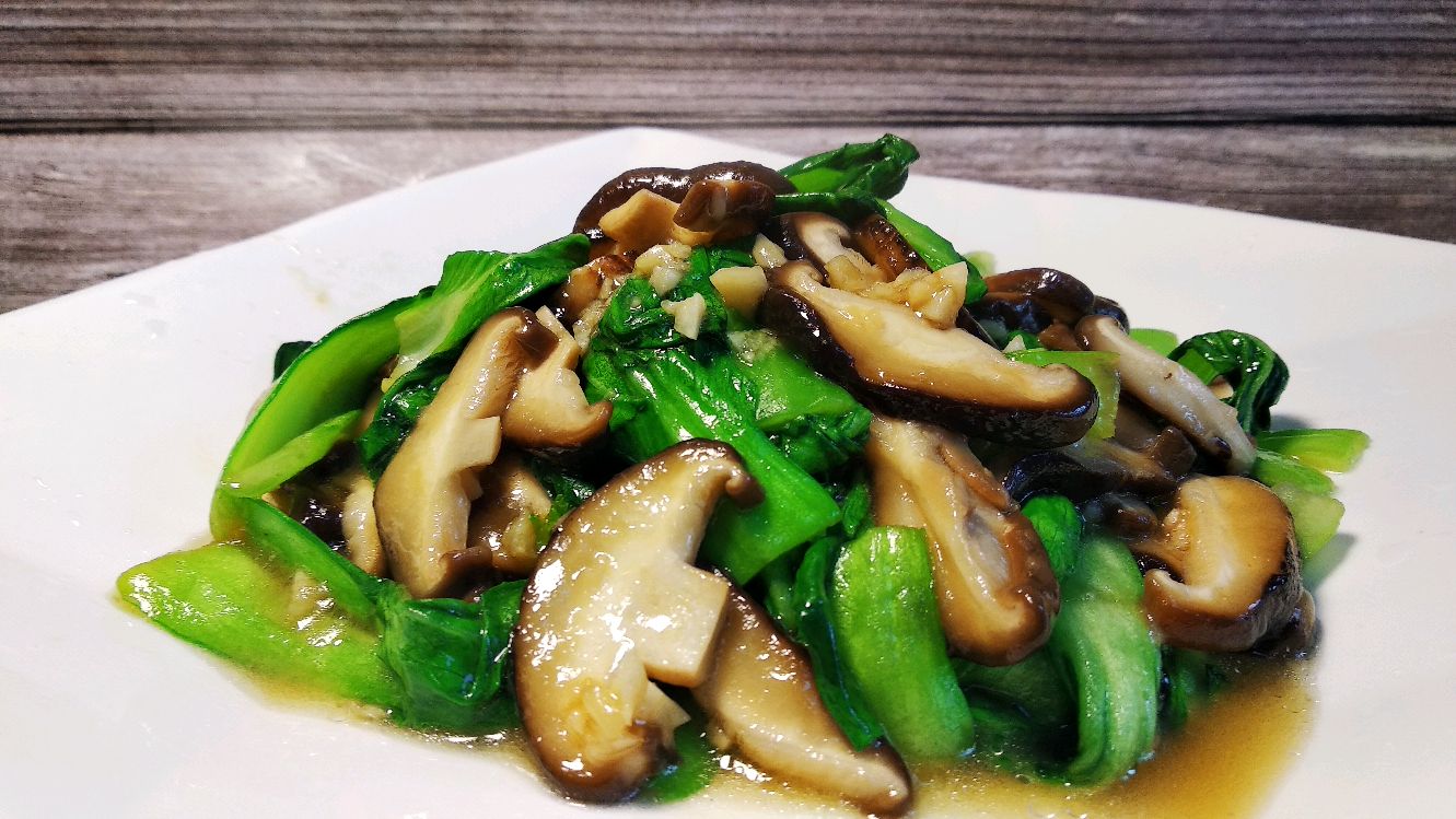 香菇炒油菜最简单的家常做法，5分钟就出锅，清淡营养又美味