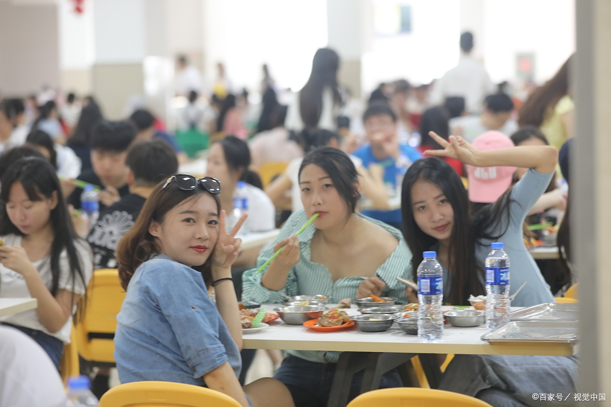 考研夏令营是一种特殊的培训活动,旨在为准备参加研究生入学考试的