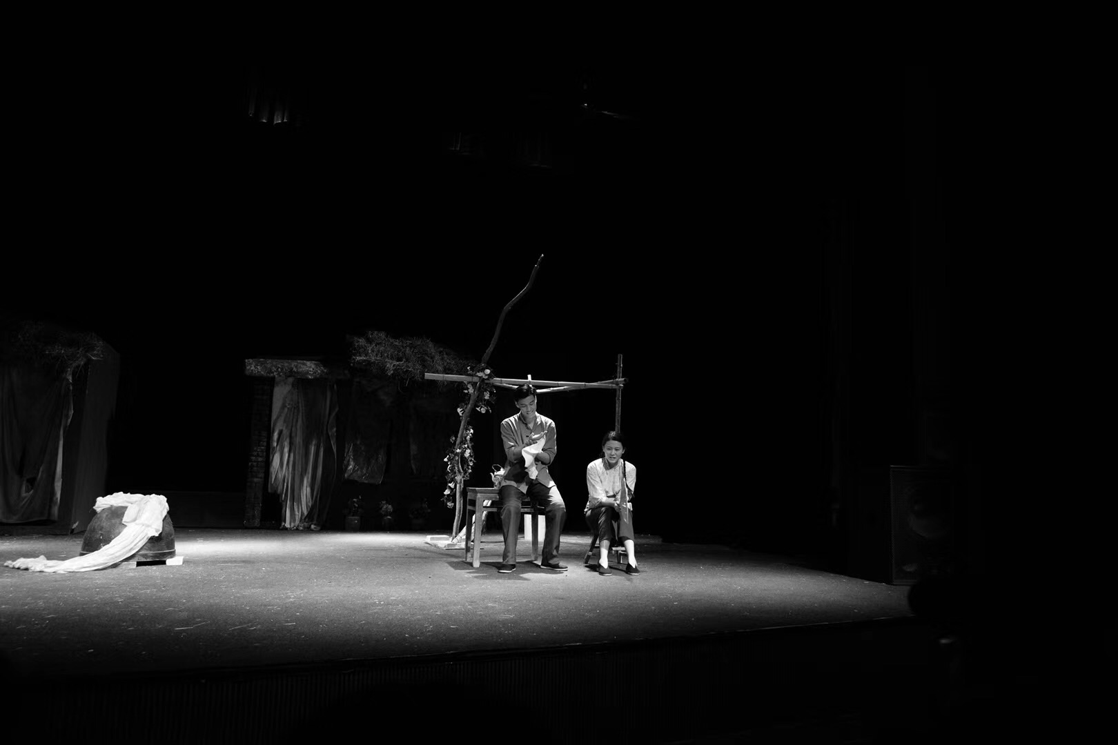 在中国话剧史上,老舍的《龙须沟》是一个里程碑式的作品,完成于1950年