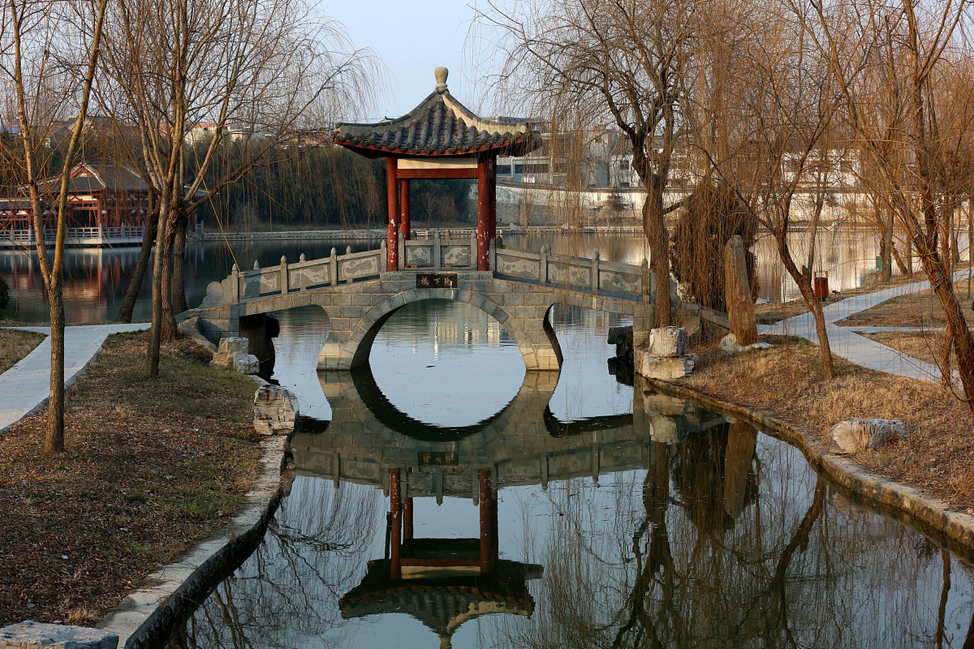 邺城遗址:邺城是中国古代著名的都城之一,历史上曾是曹魏,后赵,冉魏