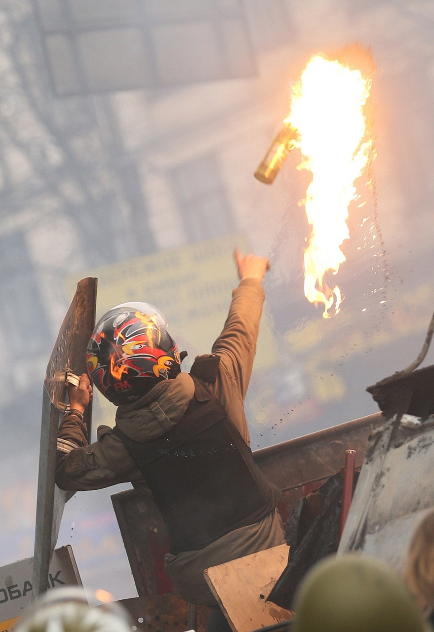 当地时间10月18日上午,德国首都柏林的一座犹太教堂遭到燃烧瓶袭击