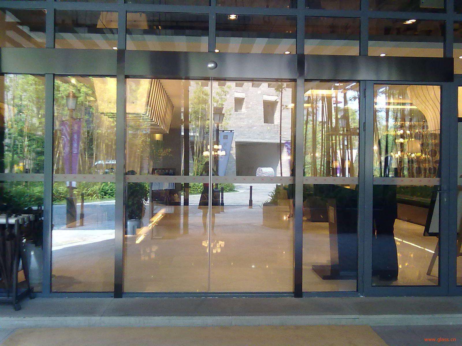 影响自动玻璃门使用寿命的因素有哪些