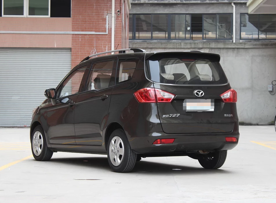 外观非常炫酷,车身也很让人喜欢,这款英致727-2016款你喜欢吗?