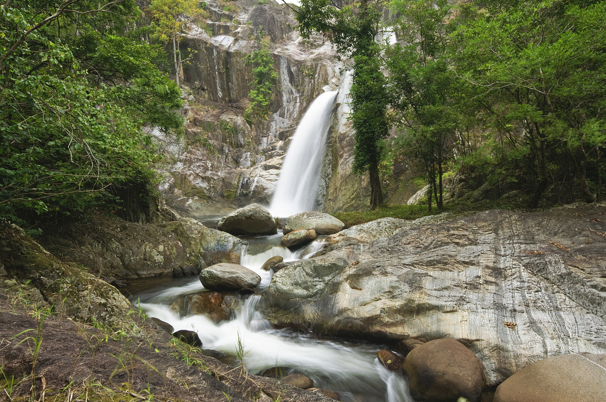 龙井峡风景区图片