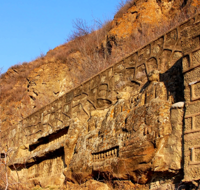 石佛口摩崖造像,是采用高浮雕手法开凿的金代造像.